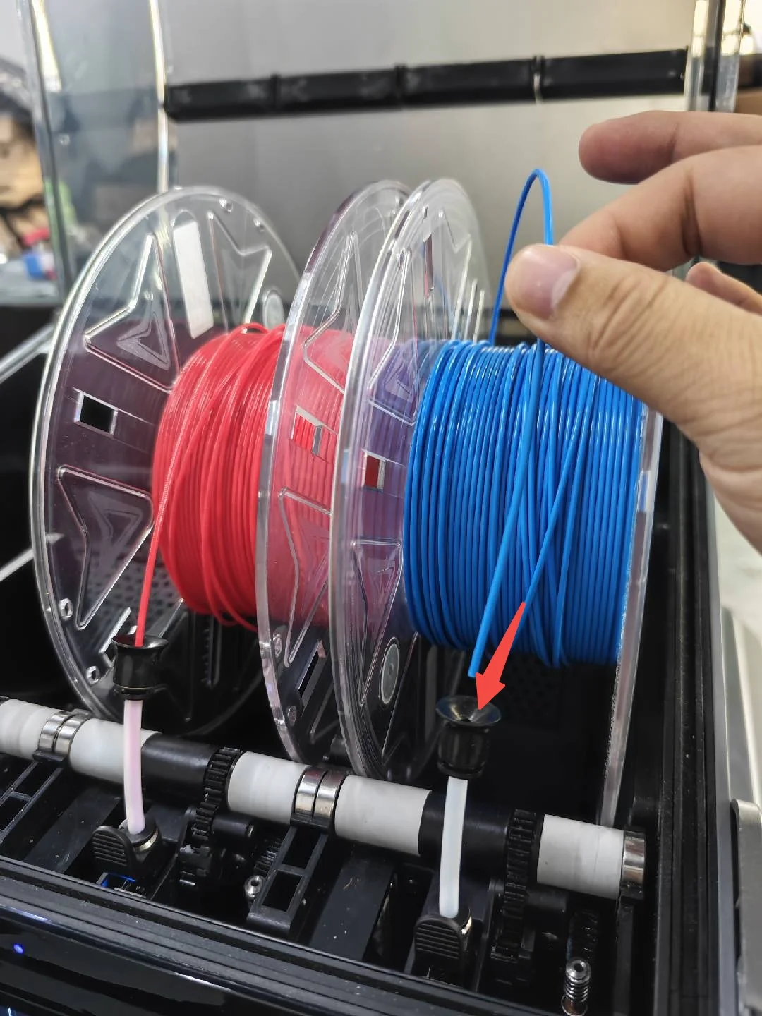 Place the new filament in the CFS